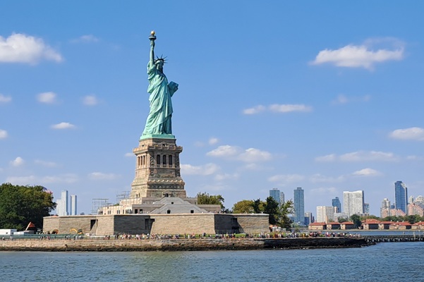 CITY TOUR: NEW YORK + BETEL (25/11/26)